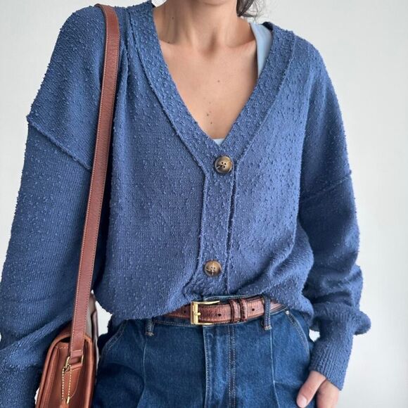 Fuzzy cardigan Sweater button front - Picture 9 of 11